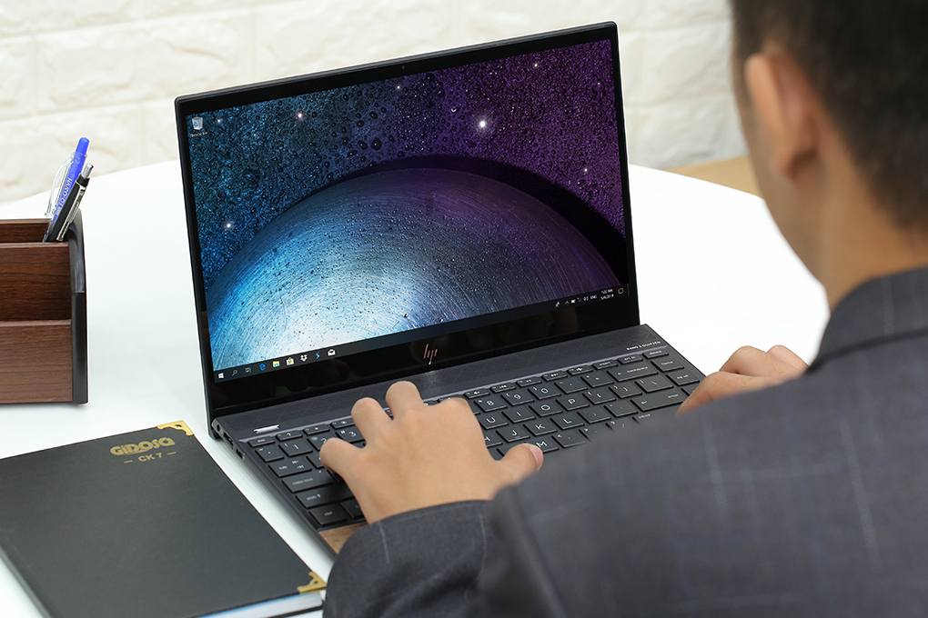 Laptop HP Envy 13 aq1047TU i7 10510U/8GB/512GB/Win10 (8XS69PA) Màu Đen