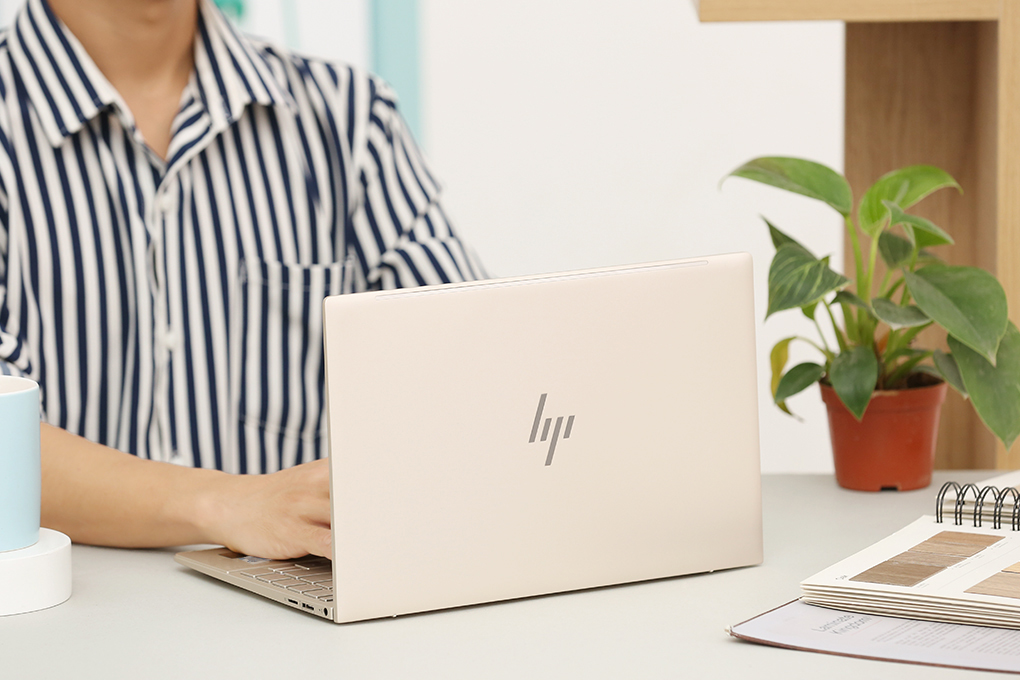 Laptop HP Envy 13 ba1028TU i5 1135G7/8GB/512GB/Office H&S2019/Win10 (2K0B2PA) Màu Vàng