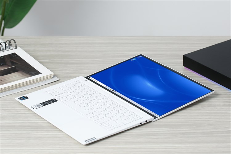 Laptop Lenovo YOGA Slim 7 Carbon 13ITL5 i7 1165G7/16GB/1TB SSD/Win10 (82EV0017VN) Màu Trắng