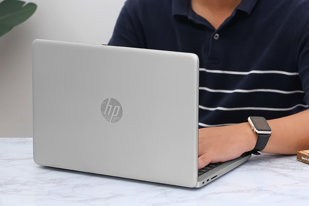 Laptop HP 245 G8 R5 5500U/4GB/256GB/Win10 (469W1PA) Màu Bạc