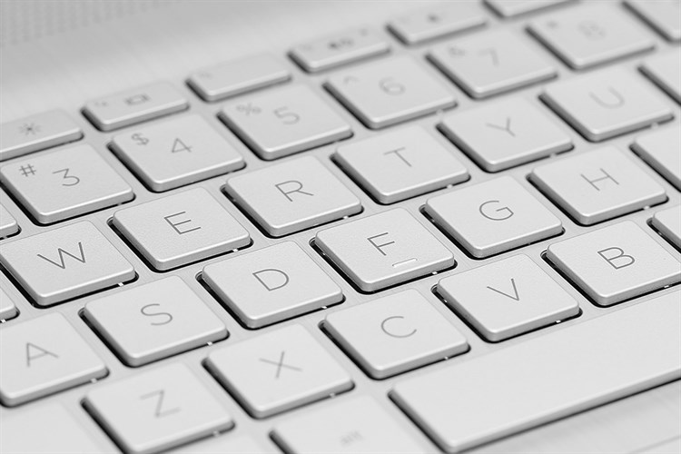 Laptop HP 15s du1105TU i3 10110U/4GB/256GB/Win10 (2Z6L3PA) Màu Bạc