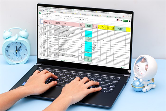 Laptop MSI Prestige 15 A11SC i7 1185G7/16GB/512GB/4GB GTX1650 Max-Q/Túi/Chuột/Win10 (052VN) Màu Xám