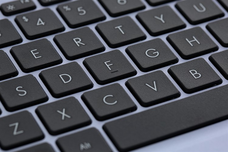 Laptop Asus Vivobook 15 X1502ZA i5 1240P/8GB/512GB/Win11 (EJ120W) Màu Bạc