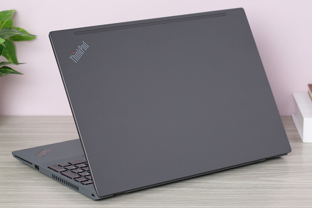 Laptop Lenovo ThinkPad P15s G2 i7 1165G7/16GB/512GB/4GB Quardro T500/Win11 (20W600CQVN) Màu Xám