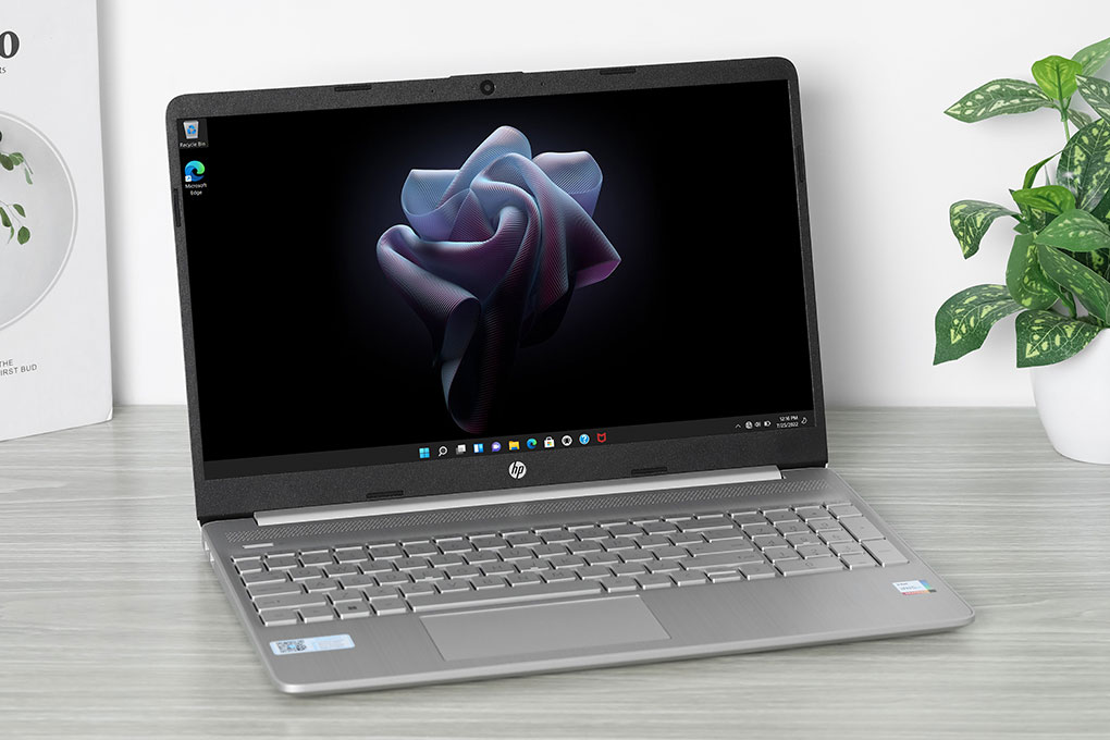 Laptop HP 15s fq5077TU i7 1255U/8GB/512GB/Win11 (6K797PA) Màu Bạc