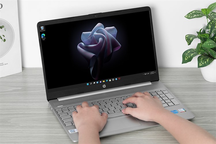 Laptop HP 15s fq5077TU i7 1255U/8GB/512GB/Win11 (6K797PA) Màu Bạc