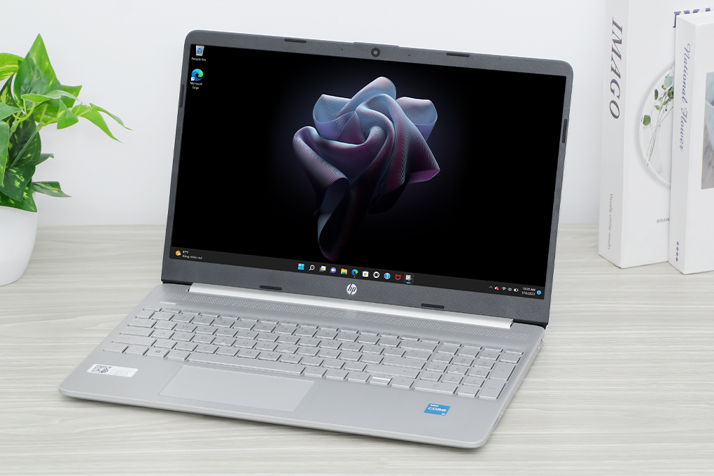 Laptop HP 15s fq2662TU i3 1115G4/4GB/256GB/Win11 (6K795PA) Màu Bạc
