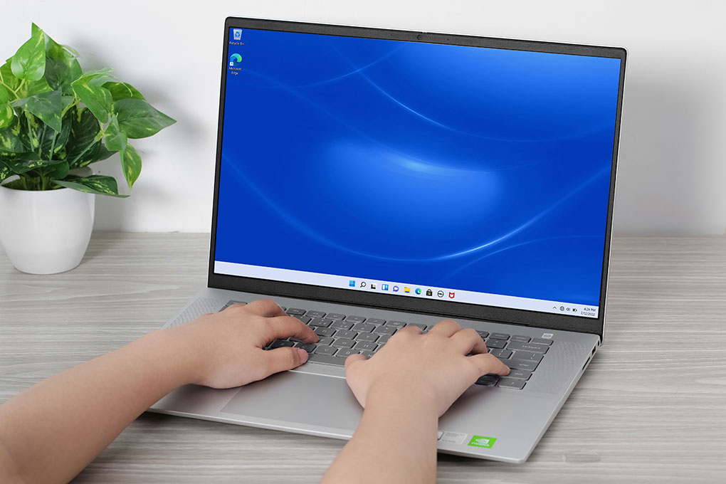 Laptop Dell Inspiron 16 5620 i5 1240P/16GB/512GB/2GB MX570/OfficeHS/Win11 (N6I5003W1) Màu Bạc