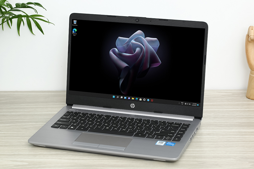Laptop HP 240 G8 i3 1115G4/8GB/256GB/Win11 (6L1A1PA) Màu Bạc