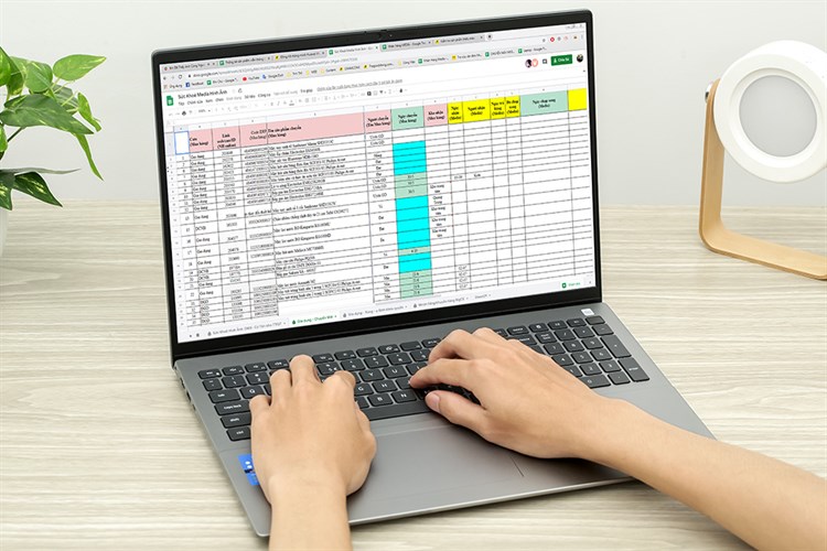 Laptop Dell Vostro 16 5620 i5 1240P/8GB/256GB/OfficeHS/Win11 (V6I5001W1) Màu Xám