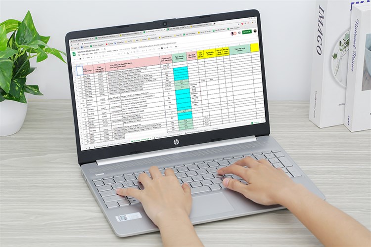 Laptop HP 15s fq2716TU i3 1115G4/8GB/512GB/Win11 (7C0X3PA) Màu Bạc