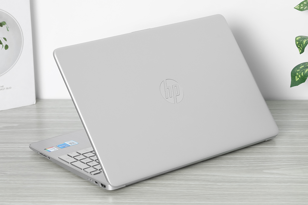 Laptop HP 15s fq5162TU i5 1235U/8GB/512GB/Win11 (7C134PA) Màu Bạc