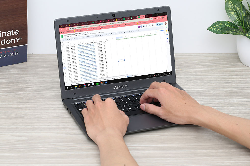 Laptop Masstel E116 N4020/4GB/128GB/Win10 Pro Màu Xám