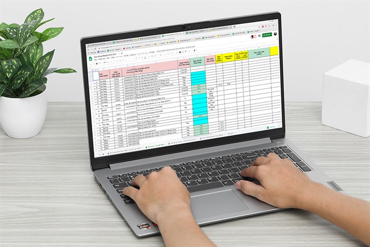 Laptop Lenovo IdeaPad 1 15AMN7 R5 7520U/8GB/256GB/Win11 (82VG0061VN) Màu Xám