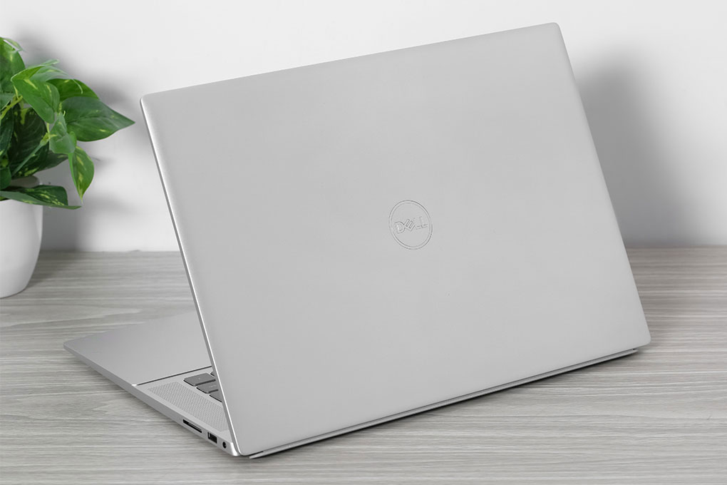 Laptop Dell Inspiron 16 5620 i5 1235U/8GB/256GB/OfficeHS/Win11 (P1WKN) Màu Bạc