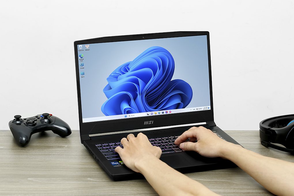 Laptop MSI Gaming Katana 15 B13VEK i7 13620H/8GB/512GB/6GB RTX4050/144Hz/Balo/Win11 (252VN) Màu Đen