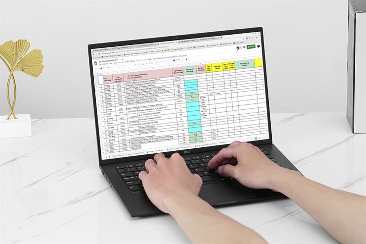 Laptop LG gram 2023 i7 1360P/16GB/512GB/Win11 (14Z90R-G.AH75A5) Màu Đen