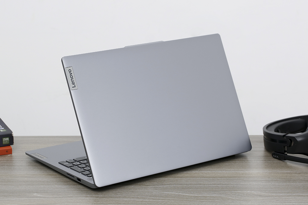 Lenovo Ideapad Slim 3 15IAH8 i5 12450H (83ER000EVN)