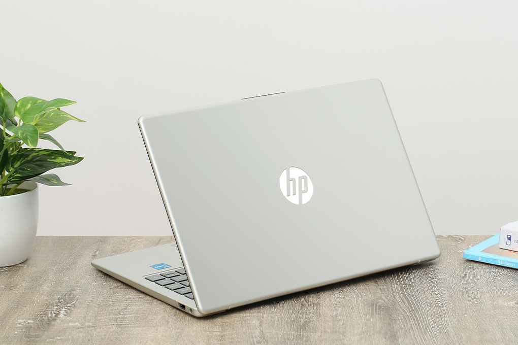 Laptop HP 14 ep0126TU i3 N305/8GB/256GB/Win11 (8U233PA) Màu Bạc