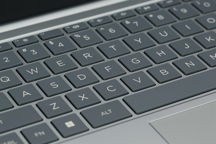 Laptop HP 14 ep0126TU i3 N305/8GB/256GB/Win11 (8U233PA) Màu Bạc