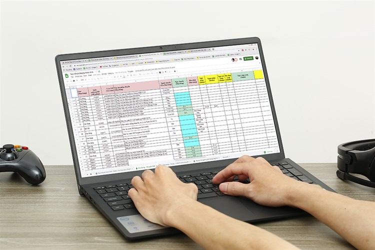 Laptop Dell Inspiron 15 3530 i7 1355U/8GB/512GB/120Hz/OfficeHS/Win11 (71011775) Màu Đen