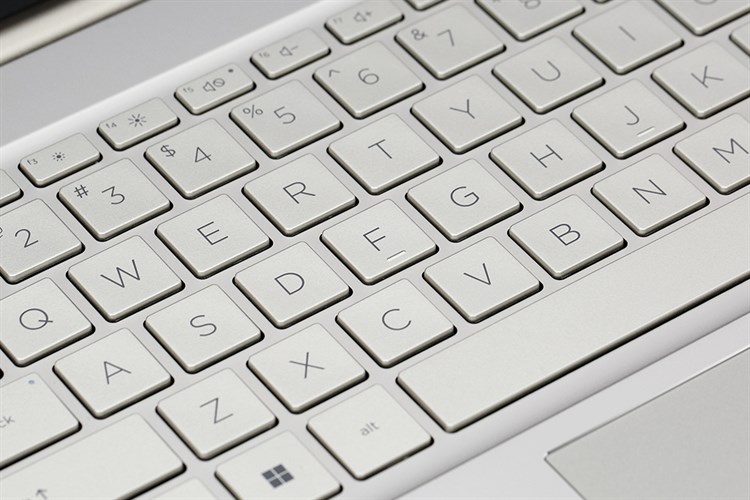 Laptop HP Pavilion 15 eg3035TX i7 1355U/16GB/512GB/2GB MX550/Win11 (8U6L7PA) Màu Vàng