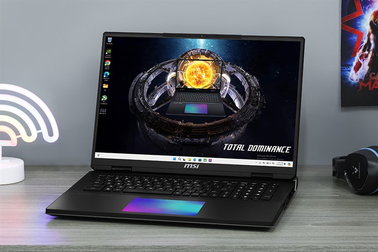 Laptop MSI Gaming Titan 18 HX A14VIG i9 14900HX/128GB/4TB/16GB RTX4090/120Hz/Balo/Chuột/USB/Win11 (205VN) Màu Đen