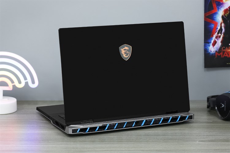 Laptop MSI Gaming Titan 18 HX A14VIG i9 14900HX/128GB/4TB/16GB RTX4090/120Hz/Balo/Chuột/USB/Win11 (205VN) Màu Đen