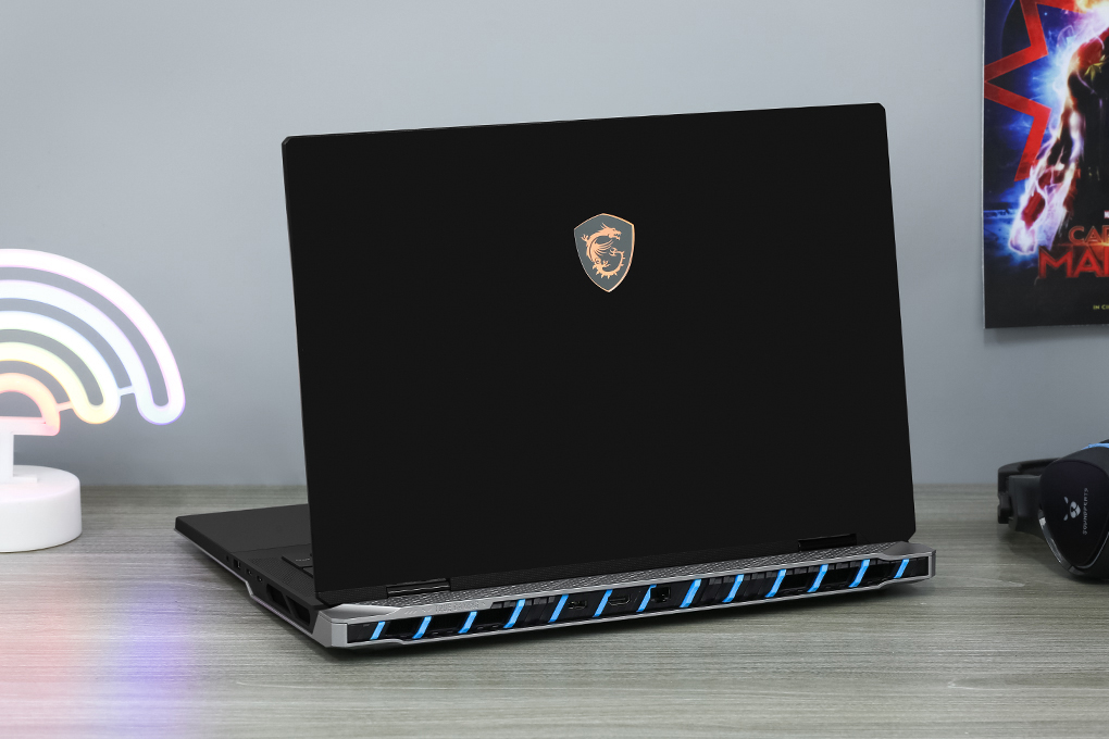 Laptop MSI Gaming Titan 18 HX A14VIG i9 14900HX/128GB/4TB/16GB RTX4090/120Hz/Balo/Chuột/USB/Win11 (205VN) Màu Đen