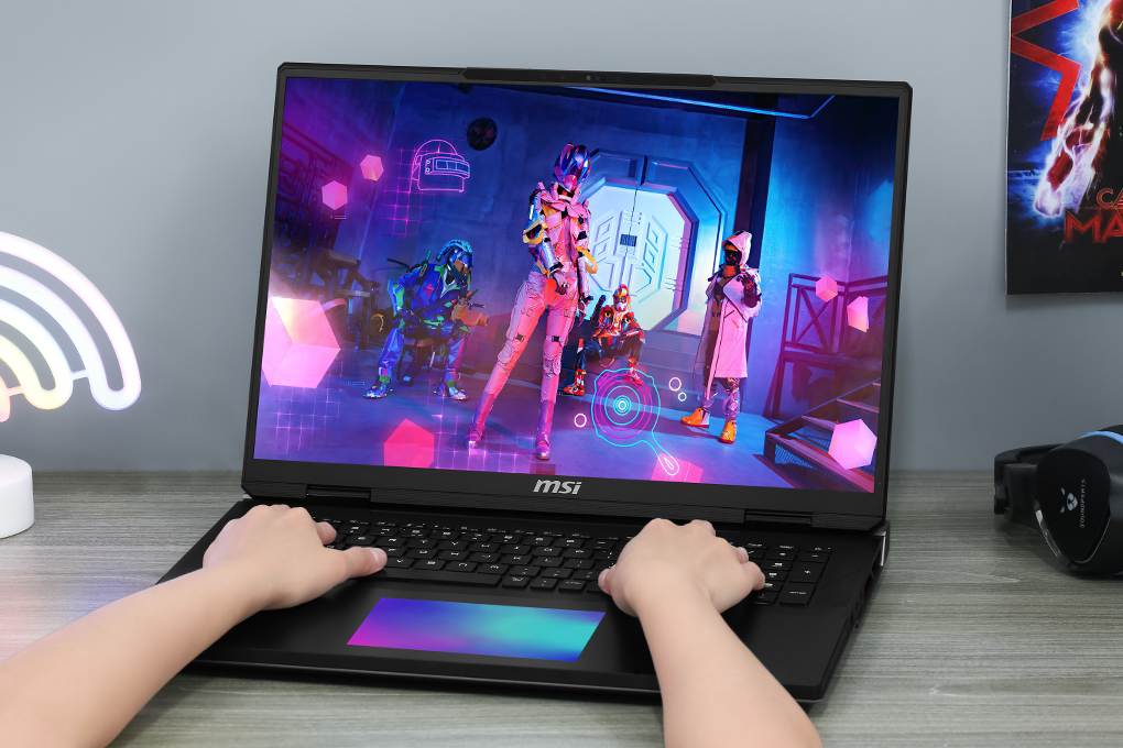Laptop MSI Gaming Titan 18 HX A14VIG i9 14900HX/128GB/4TB/16GB RTX4090/120Hz/Balo/Chuột/USB/Win11 (205VN) Màu Đen