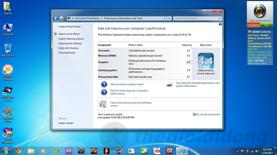 Cạnh trái máy gồm cổng USB 2.0 và ổ đĩa DVD