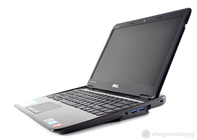 Cạnh phải với jack tai nghe 3.5mm, 2xUSB 3.0