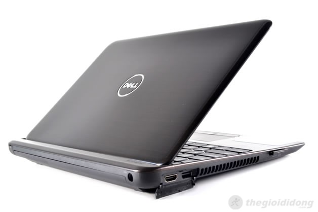 Cạnh trái là cổng HDMI và USB 2.0 cùng khe cắm thẻ nhớ SD