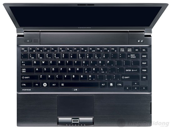 Bộ đôi bàn phím và touchpad là một trong những điểm sáng trên Toshiba Portege R930