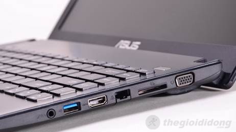 Các cổng kết nối bố trí ở cạnh phải của Asus X401A