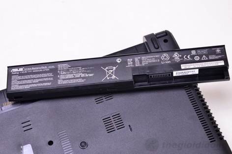 Asus X401A có thỏi pin 6 cell 4400mAh cho thời gian sử dụng ấn tượng
