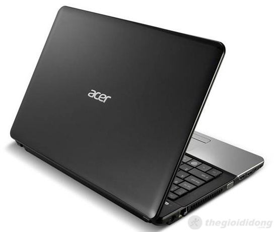 Acer Aspire E1 471 được làm chủ yếu từ chất liệu nhựa 