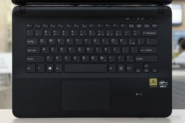 Bàn phím và chuột cảm ứng trên Vaio Fit 14E Vaio Fit 14E bàn phím chiclet và touchpad
