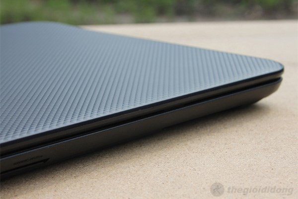 Dell Inspiron 3521 với thiết kế vân nổi Dell Inspiron 3521 với thiết kế vân nổi khá đẹp mắt