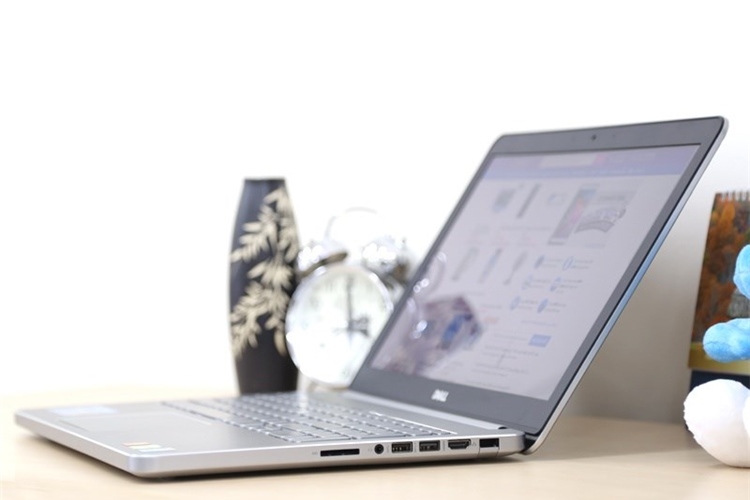 Laptop Dell Inspiron 7537 54206G50G Màu Bạc