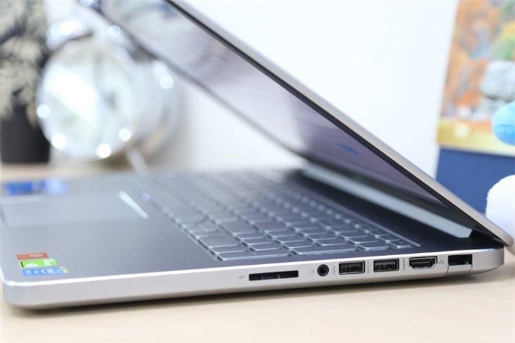 Laptop Dell Inspiron 7537 54206G50G Màu Bạc