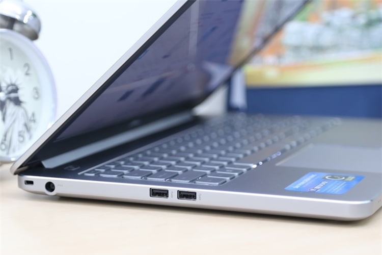 Laptop Dell Inspiron 7537 54206G50G Màu Bạc