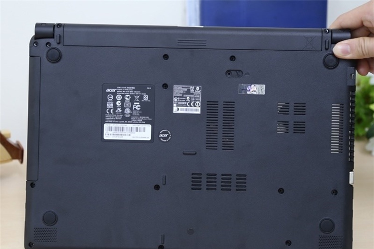 Laptop Acer Aspire E1 470 33212G50Dn Màu Đen