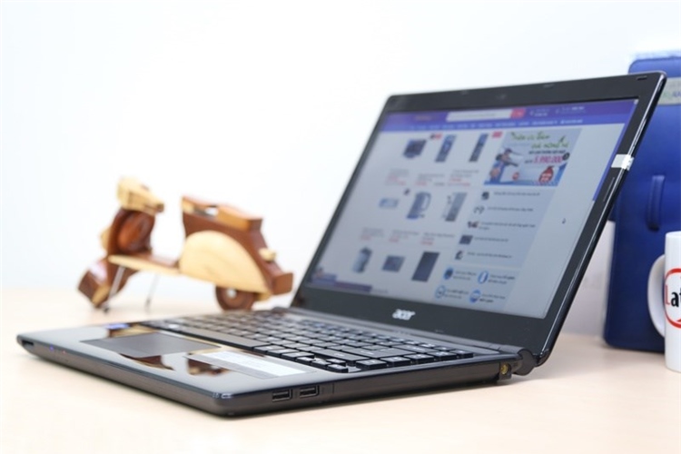 Laptop Acer Aspire E1 470 33212G50Dn Màu Đen