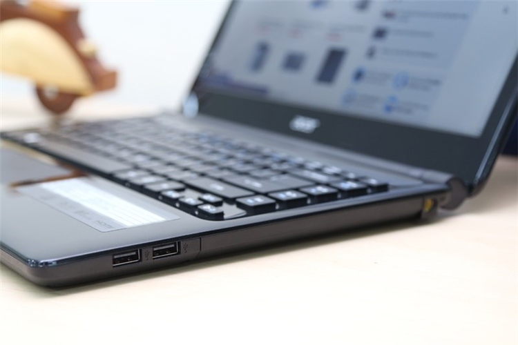 Laptop Acer Aspire E1 470 33212G50Dn Màu Đen