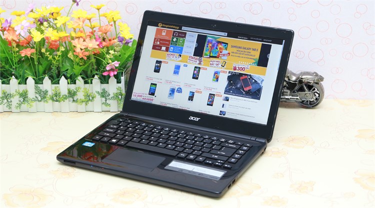 Laptop Acer Aspire E1 470 33212G50Dn Màu Đen
