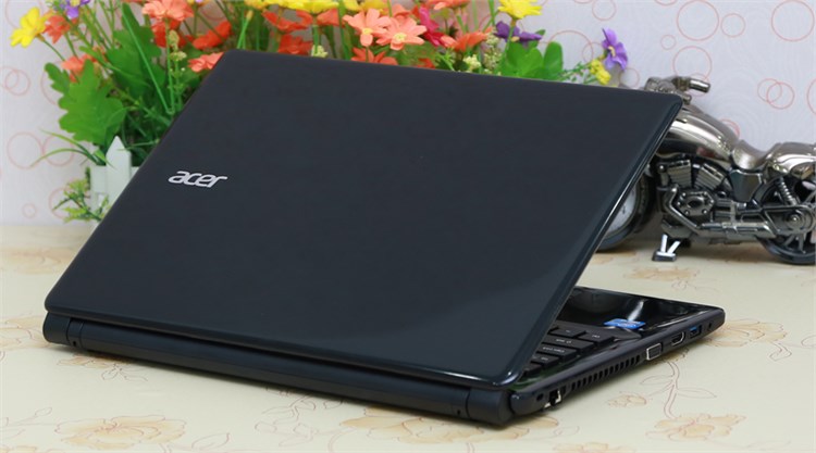 Laptop Acer Aspire E1 470 33212G50Dn Màu Đen