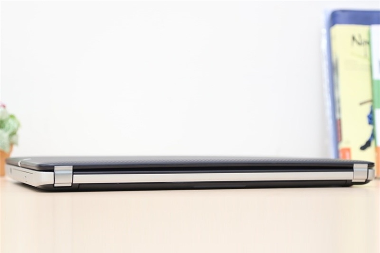 Laptop Dell Vostro 2421 33212G32 Màu Đen