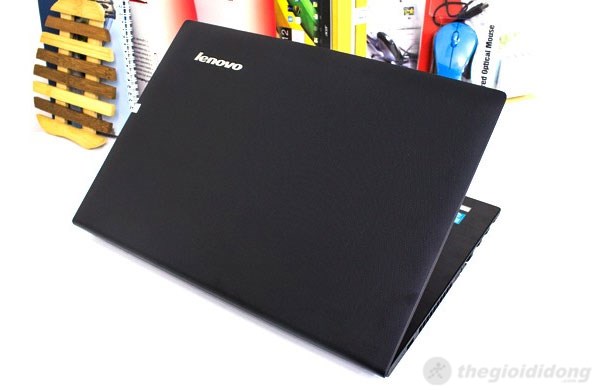Lenovo S410P có trọng lượng khá nhẹ và kiểu dáng gọn gàng Lenovo S410P khá nhẹ và gọn gàng
