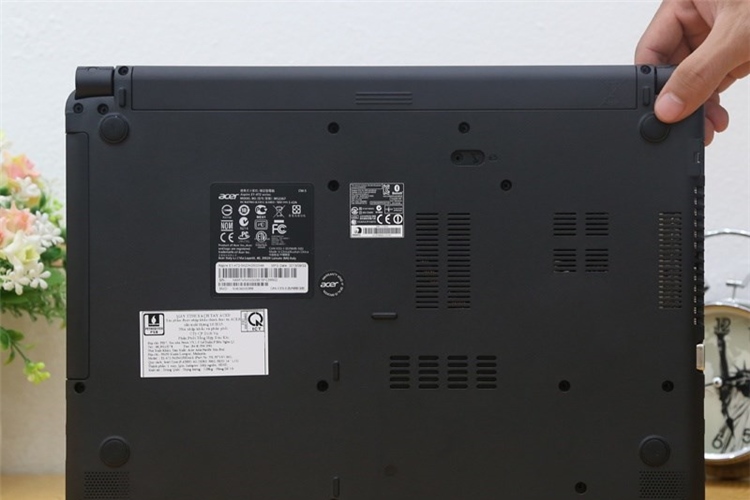 Laptop Acer Aspire E1 472 54204G50Dn Màu Đen